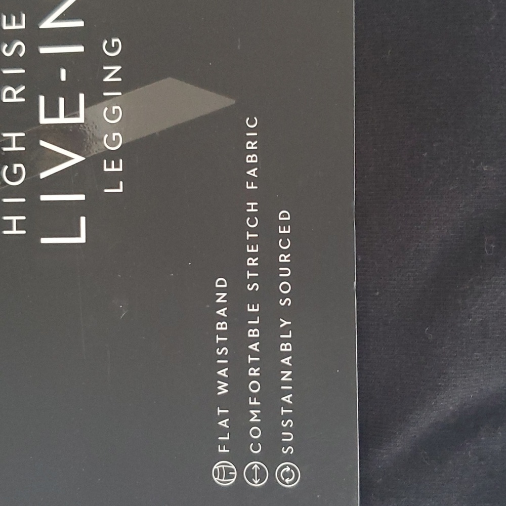 🆕️ Simply Vera Black Leggings - Picture 2 of 3